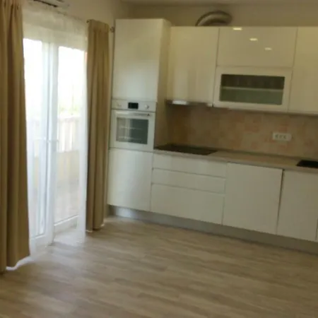 アパート Anka Strman